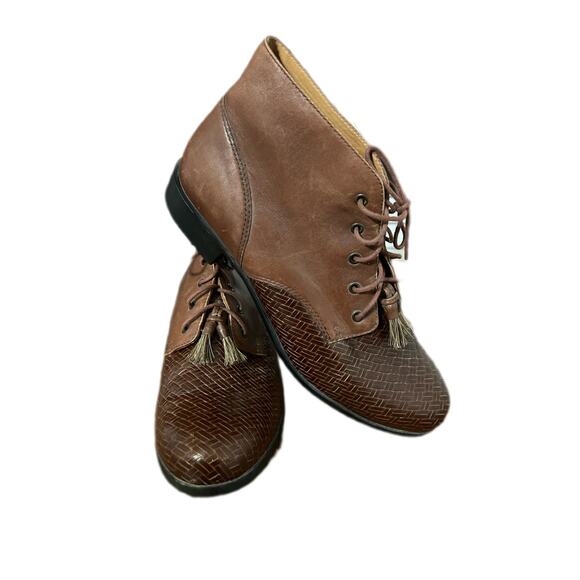Women’s Ariat lace up ankle boots - Picture 1 of 7